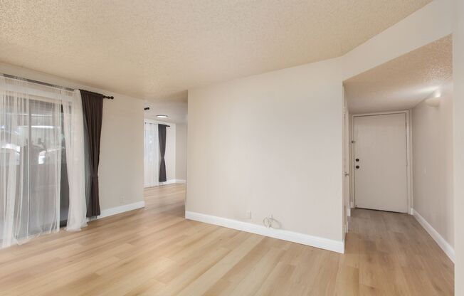 Remodeled 2nd floor unit in gated NW community