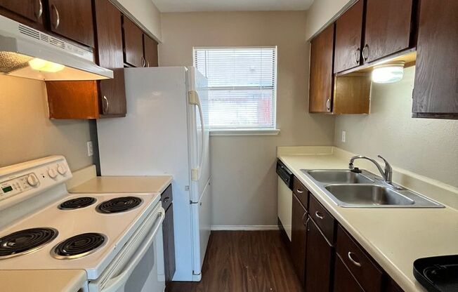 1 bed, 1 bath, 420 sqft, $895, Unit #102