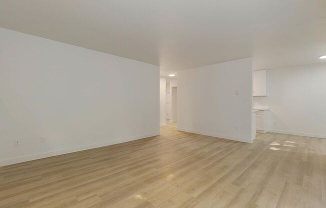 1 bed, 1 bath, 855 sqft, $2,250, Unit 209