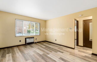 2 beds, 1 bath, 775 sqft, $825, Unit A
