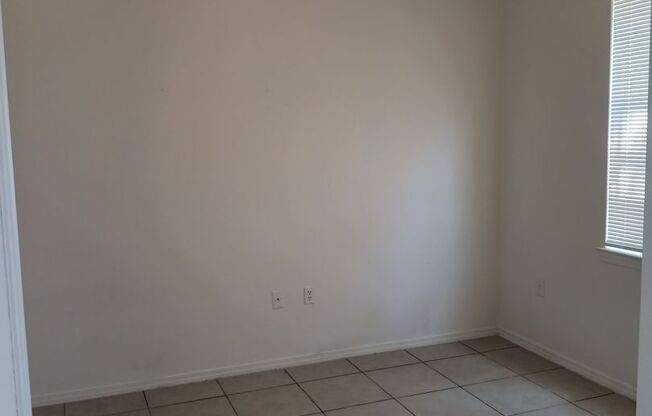 2 beds, 1 bath, $1,500, Unit 1635 BLDG 16