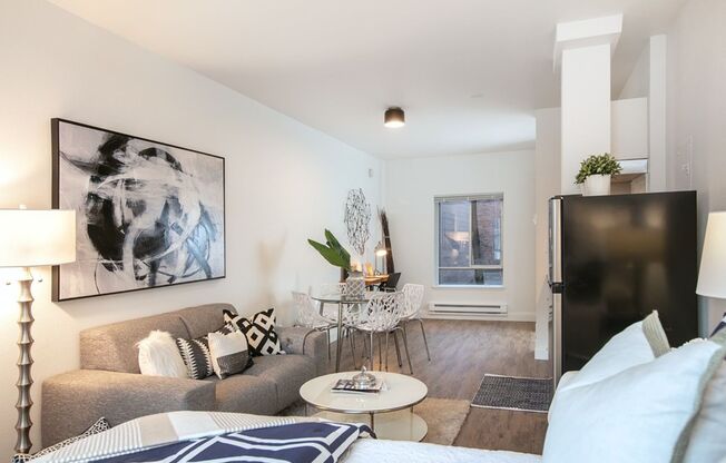 Studio, 1 bath, 305 sqft, $1,095, Unit 311