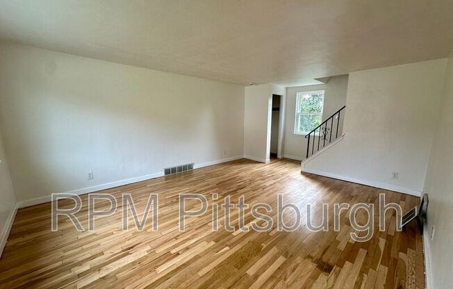 975 ELIZABETH ST