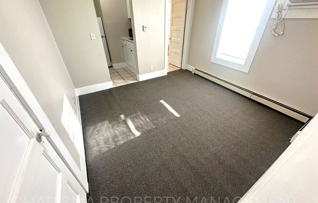 Downtown Living! 1 BD, 1 BA In the Heart of the City! Heat Paid!