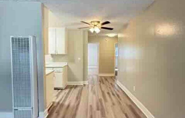 2 beds, 1 bath, 818 sqft, $2,100, Unit 036