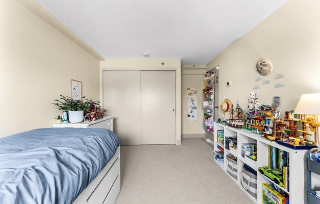 2 beds, 2 baths, 950 sqft, $3,800, Unit 512