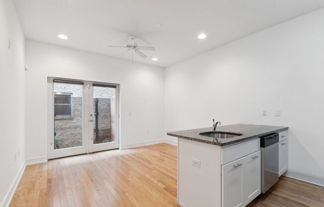 Studio, 1 bath, 400 sqft, $900, Unit Unit 104