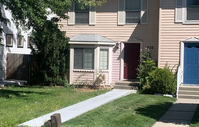 Cozy and comfortable townhome in the heart of SE Boise!