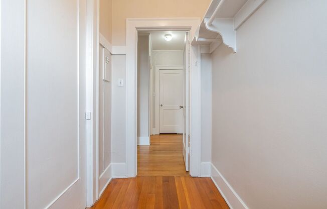 Studio, 1 bath, 420 sqft, $1,395, Unit 116