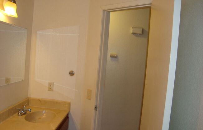 2 beds, 1 bath, $2,300, Unit D