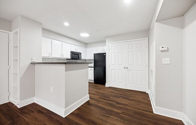 2 beds, 2 baths, 800 sqft, $1,595, Unit 5103