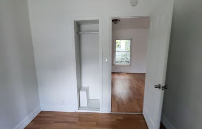 2 beds, 1 bath, $925