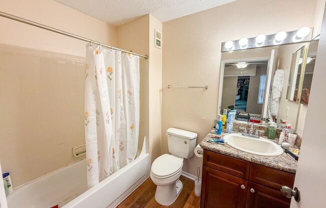 2 beds, 2 baths, $1,400, Unit Unit 924