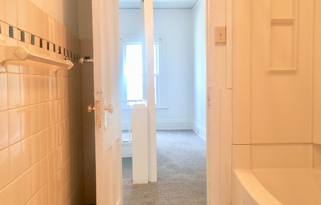 3 beds, 1 bath, $1,425, Unit 3