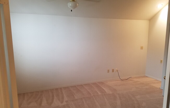 Dash Point area Charming 3 bedroom 2.5 bath, 2 car garage located in Federal Way. Available NOW!!!