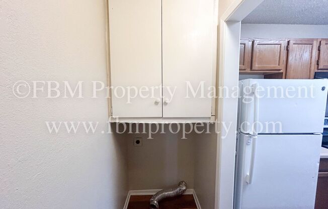 1 bed, 1 bath, 660 sqft, $950, Unit 800