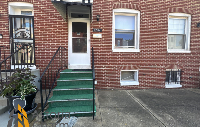 Updated 2 Bedroom Home with Modern Kitchen