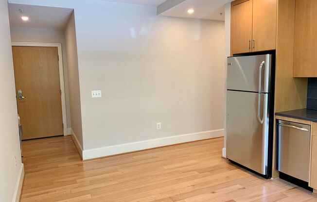 2 beds, 1 bath, $4,250, Unit 209