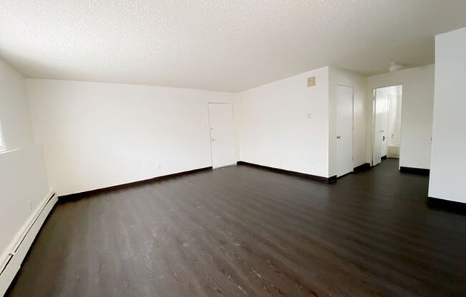 1 bed, 1 bath, $1,095, Unit B
