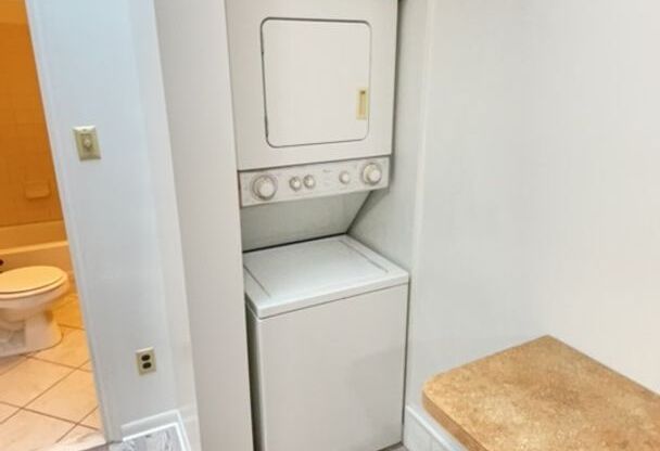 1 bed, 1 bath, 415 sqft, $995, Unit UNIT 9 *