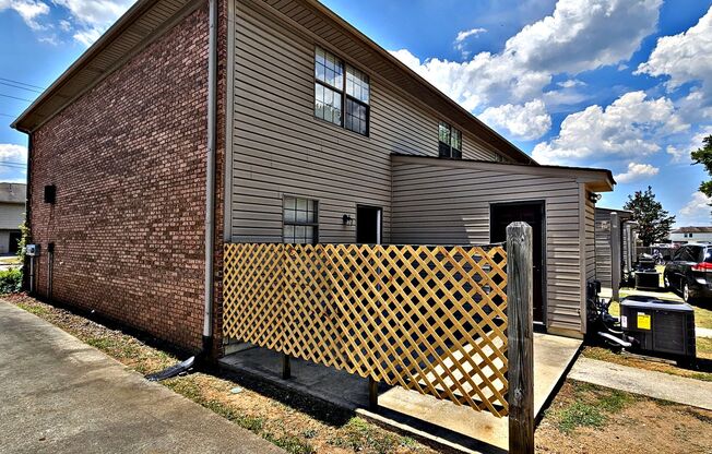 2 beds, 1.5 baths, 1,250 sqft, $975, Unit 2420 #1