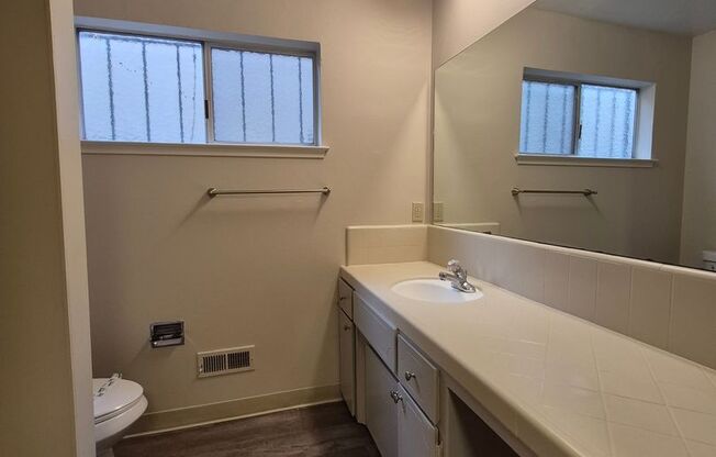 2 beds, 1 bath, $1,695, Unit 1