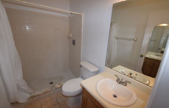 2 beds, 2 baths, $1,600, Unit Orange