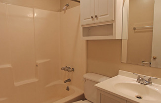 2 beds, 1.5 baths, 787 sqft, $875, Unit 099