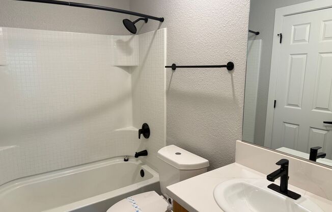 2 beds, 1.5 baths, 893 sqft, $2,295, Unit E22