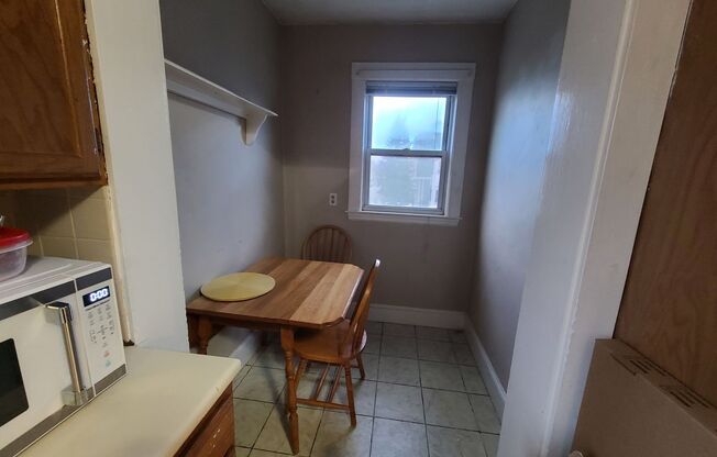 Off Street Parking - 2 Decks - On site Laundry - Pet Friendly