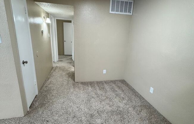 2 beds, 2 baths, 800 sqft, $925, Unit 102