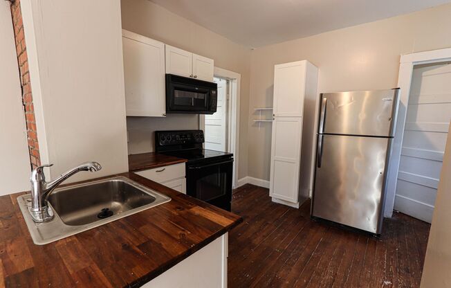 2 beds, 1 bath, $925