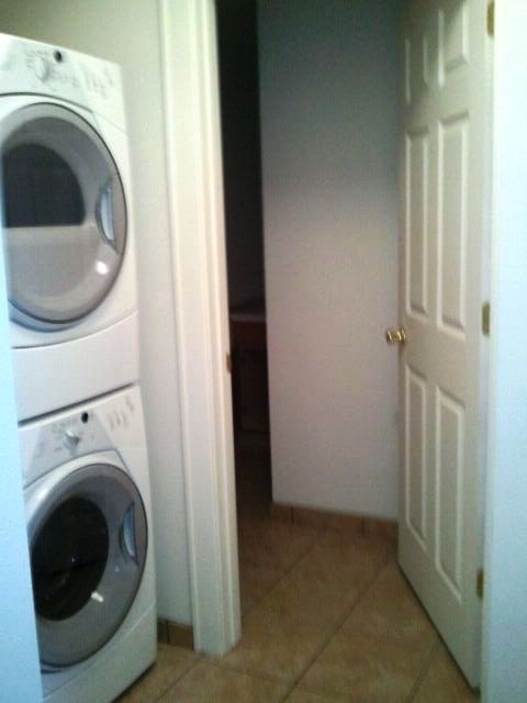 2 beds, 1 bath, $900