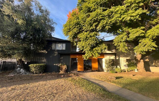 521-523 E. Live Oak Avenue