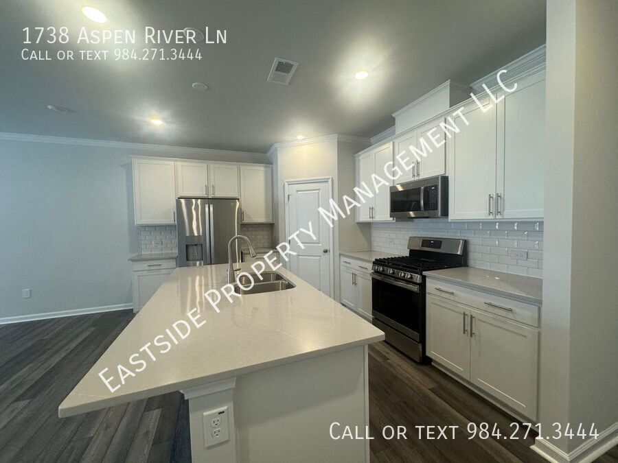 1738 ASPEN RIV LN