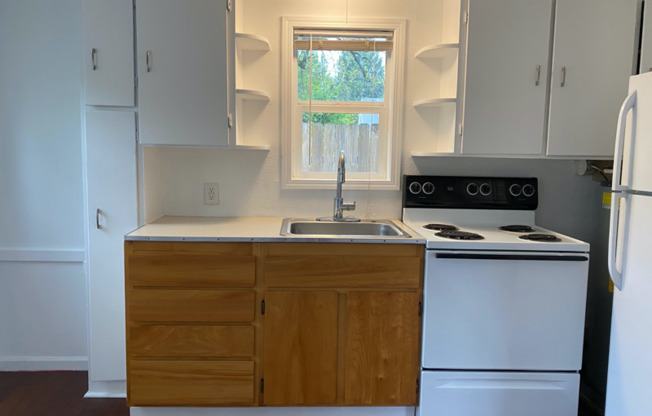 390 22 ST SE