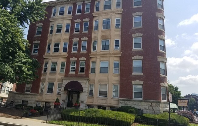 100 Saint Marys St Apt 8A