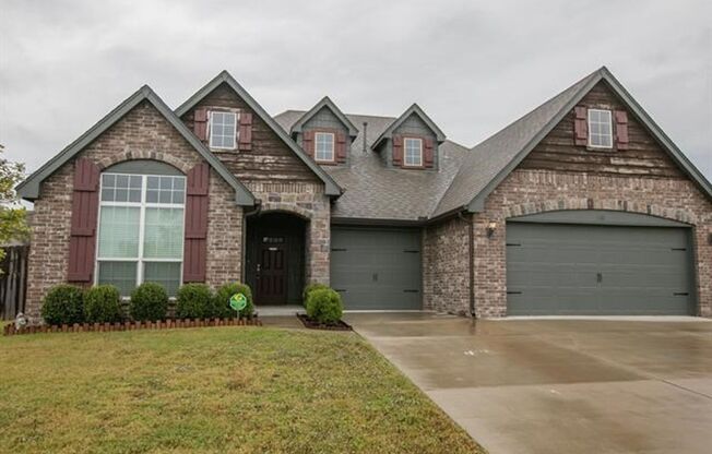 Gorgeous 4 Bed / 3 Bath in Tulsa!