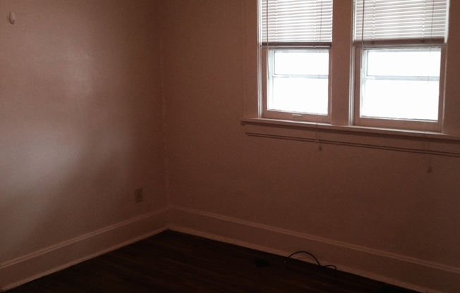 3 bed, 1 bath house just steps from Missouri State University