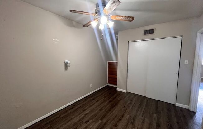 2 beds, 1 bath, 700 sqft, $1,560, Unit 205