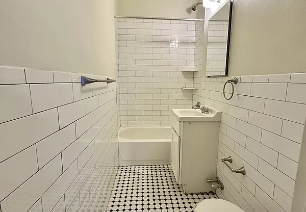 97 LEXINGTON AVE