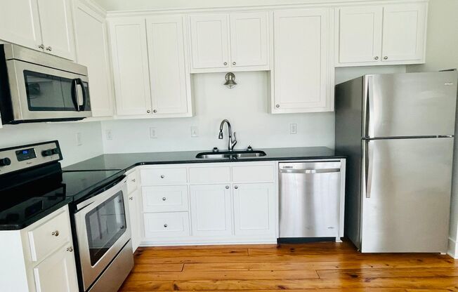 Studio, 1 bath, 700 sqft, $1,545, Unit 204