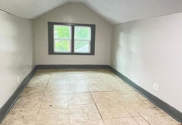 3 beds, 1 bath, $999