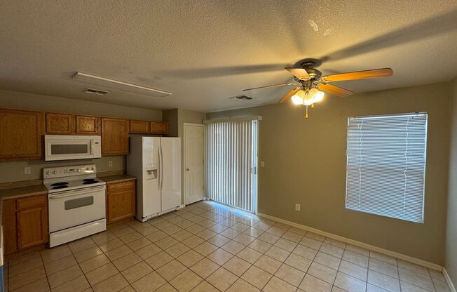 4 beds, 2 baths, $1,525