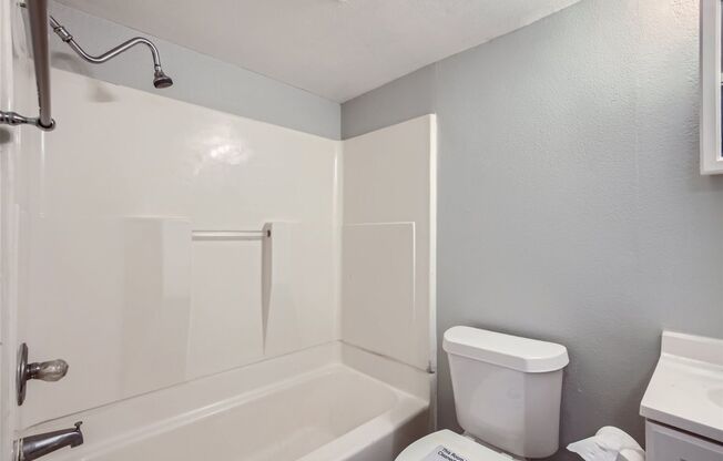 3 beds, 2 baths, 1,300 sqft, $1,900, Unit 1