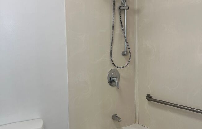 3 beds, 2 baths, $3,400, Unit # 1102