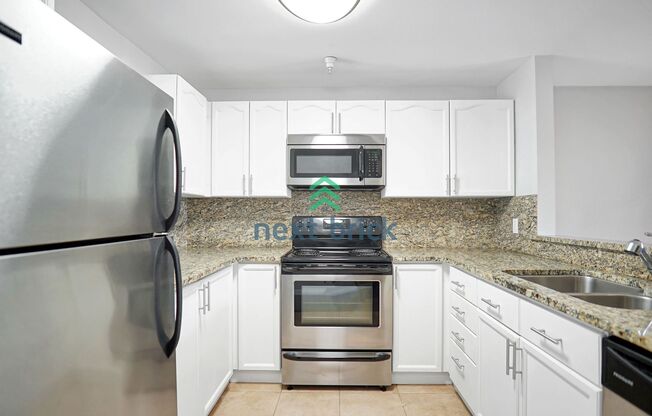 2 Beds 2 Bath Spacious Condo is Available for Rent!