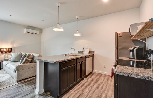 1 bed, 1 bath, 775 sqft, $1,195, Unit 212