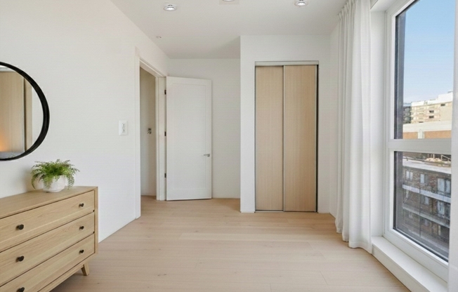 3 beds, 2 baths, 1,046 sqft, $6,750, Unit 501