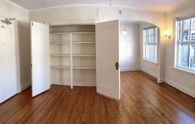 Studio, 1 bath, 275 sqft, $1,375, Unit 409
